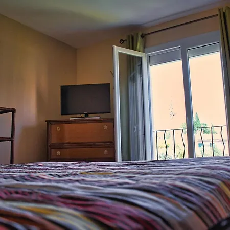 Holiday home Agreable Maison 3 Avec Piscine