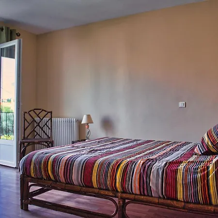 Agreable Maison 3 Avec Piscine Holiday home