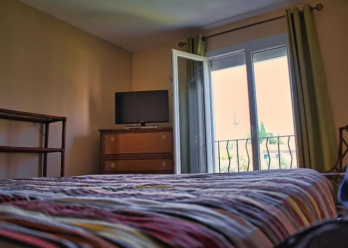 Prázdninový dům Agreable Maison 3 Avec Piscine